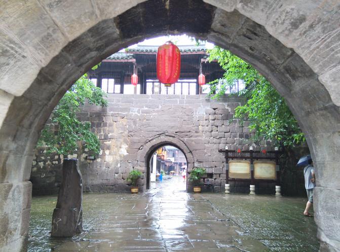 青海塔尔寺旁“何银匠”：传承的不仅是技艺，更是匠心